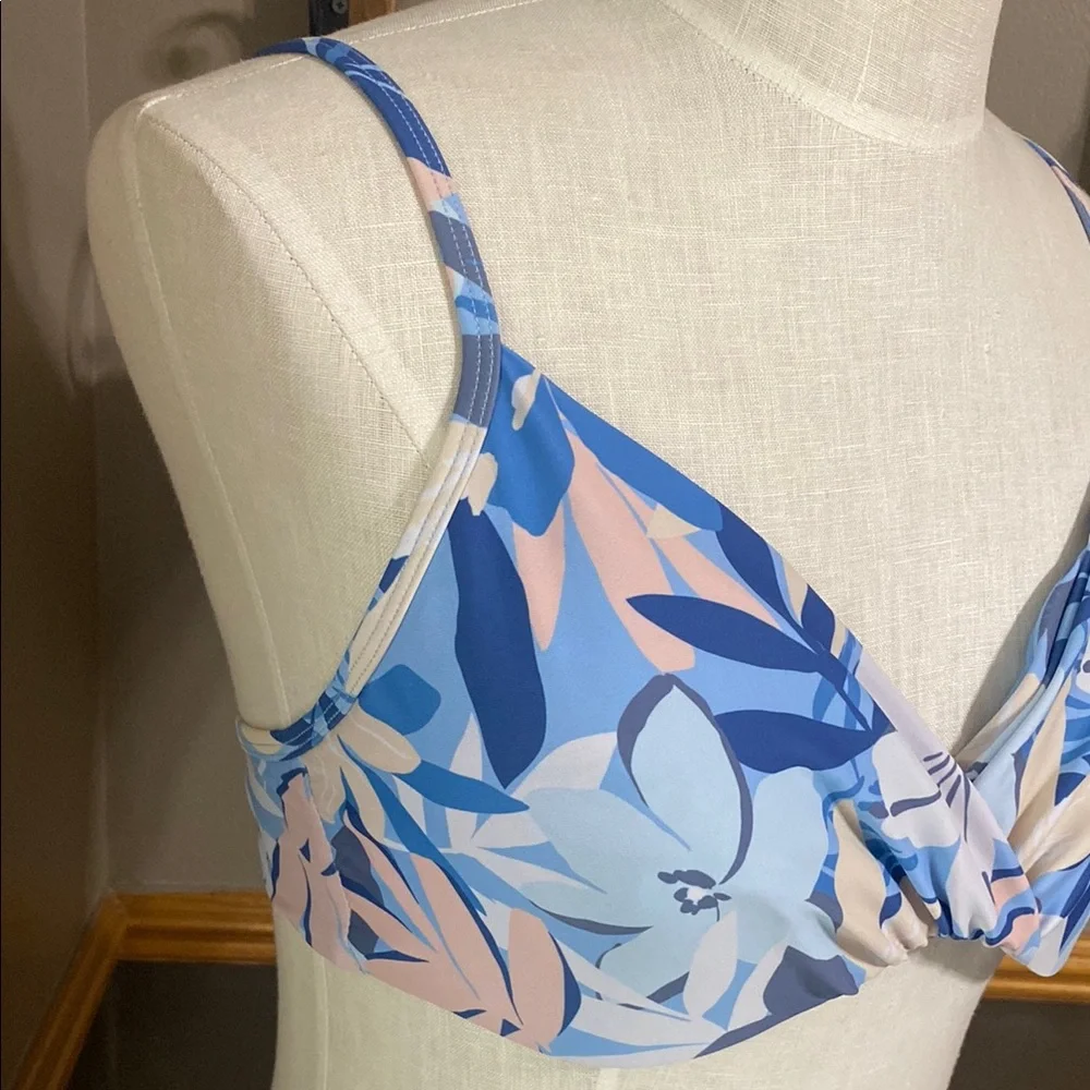 Nine West Floral water color sky Blue bikini top size medium